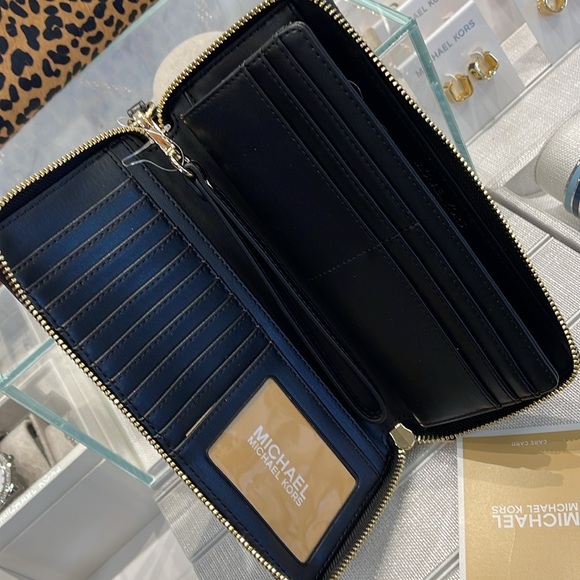 MICHAEL KORS
Leather Lg Continental Wristlet Phone Wallet Exotic Print Hair Calf - Picture 7 of 16